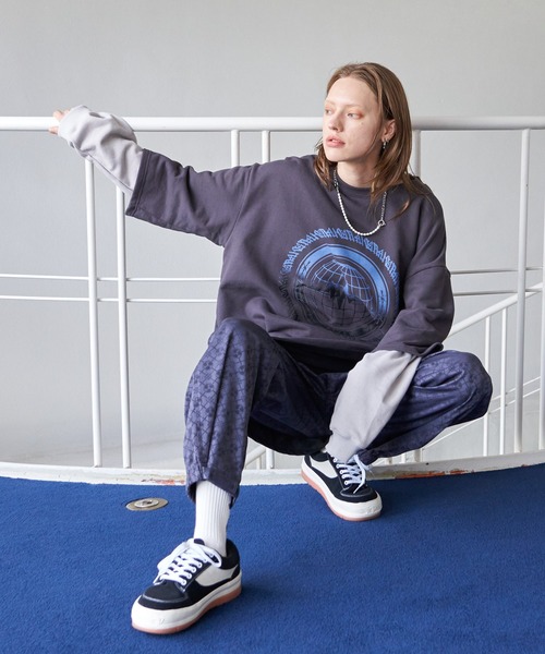 AIVER(アイバー)の「AIVER グラデーションレイヤードスウェット(スウェット・メンズ・ライトグレー/チャコールグレー/ブラック・LARGE/MEDIUM)」の13枚目の写真