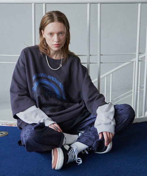 AIVER(アイバー)の「AIVER グラデーションレイヤードスウェット(スウェット・メンズ・ライトグレー/チャコールグレー/ブラック・LARGE/MEDIUM)」の17枚目の写真