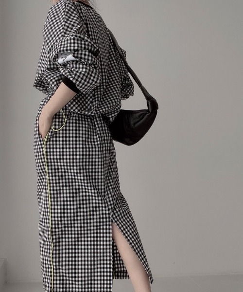 Diosfront（ディオスフロント）の「フロントロゴオーバーサイズブラウス+バックスリットロングスカートセットアップ（セットアップ・レディース・ブラック/ブラック系その他/グレー/ベージュ・FREE/L/M）」の10枚目の写真