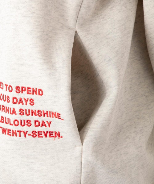 MILKFED.(ミルクフェド)の「EMBROIDERED BAR RAGLAN SWEAT TOP(スウェット・レディース・オフホワイト/アッシュ/ブラック・ONE SIZE)」の6枚目の写真