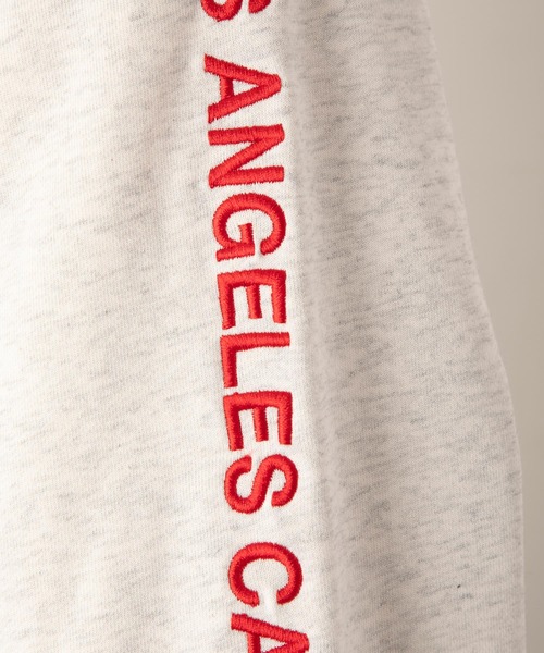 MILKFED.(ミルクフェド)の「EMBROIDERED BAR RAGLAN SWEAT TOP(スウェット・レディース・オフホワイト/アッシュ/ブラック・ONE SIZE)」の5枚目の写真