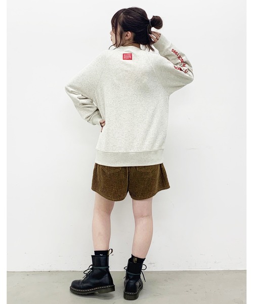 MILKFED.(ミルクフェド)の「EMBROIDERED BAR RAGLAN SWEAT TOP(スウェット・レディース・オフホワイト/アッシュ/ブラック・ONE SIZE)」の17枚目の写真