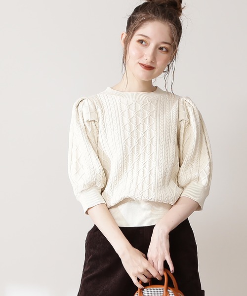 N.(N. Natural Beauty Basic)(エヌエヌナチュラルビューティーベーシック)の「◆ボリュームスリーブケーブルニット(ニット/セーター・レディース・オフホワイト/ブラウン/グリーン・MEDIUM)」の1枚目の写真