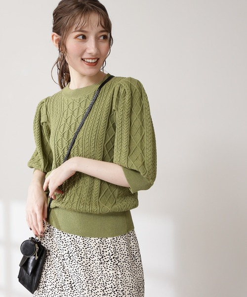 N.(N. Natural Beauty Basic)(エヌエヌナチュラルビューティーベーシック)の「◆ボリュームスリーブケーブルニット(ニット/セーター・レディース・オフホワイト/ブラウン/グリーン・MEDIUM)」の3枚目の写真