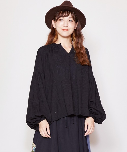 チャイハネ（チャイハネ）の「【チャイハネ】yul フラチル刺繍トップス（シャツ/ブラウス・レディース・ブラック/マスタード/グリーン・FREE）」の2枚目の写真