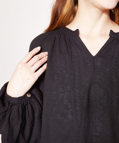 チャイハネ（チャイハネ）の「【チャイハネ】yul フラチル刺繍トップス（シャツ/ブラウス・レディース・ブラック/マスタード/グリーン・FREE）」の18枚目の写真