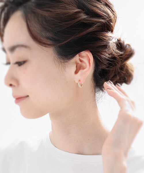 COCOSHNIK(ココシュニック)の「K10キヘイ中折れ フープピアス(ピアス(両耳用)・レディース・ホワイト系その他7・00)」の8枚目の写真