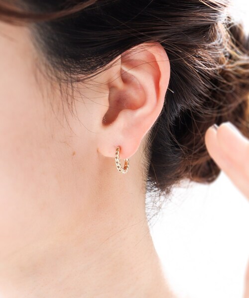COCOSHNIK(ココシュニック)の「K10キヘイ中折れ フープピアス(ピアス(両耳用)・レディース・ホワイト系その他7・00)」の7枚目の写真