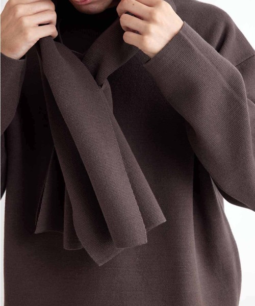 ADAM ET ROPE'(アダムエロペ)の「マフラー付き モックネックミラノリブオーバーサイズニット【GIFT】(ニット/セーター・メンズ・ダークブラウン/ベージュ/オフホワイト/ブルー・M/L)」の3枚目の写真