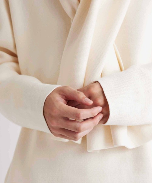 ADAM ET ROPE'(アダムエロペ)の「マフラー付き モックネックミラノリブオーバーサイズニット【GIFT】(ニット/セーター・メンズ・ダークブラウン/ベージュ/オフホワイト/ブルー・M/L)」の8枚目の写真