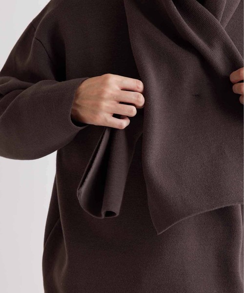 ADAM ET ROPE'(アダムエロペ)の「マフラー付き モックネックミラノリブオーバーサイズニット【GIFT】(ニット/セーター・メンズ・ダークブラウン/ベージュ/オフホワイト/ブルー・M/L)」の10枚目の写真