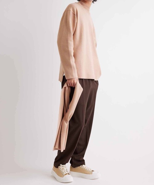 ADAM ET ROPE'(アダムエロペ)の「マフラー付き モックネックミラノリブオーバーサイズニット【GIFT】(ニット/セーター・メンズ・ダークブラウン/ベージュ/オフホワイト/ブルー・M/L)」の9枚目の写真