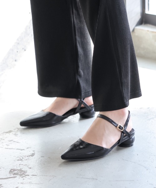 VIVIAN（ヴィヴィアン）の「ポインテッドトゥウッド柄ラウンドヒールストラップパンプス（パンプス・レディース・ブラック/ストーン/オリーブ×ブラック/ベージュ・LL/S/M/L）」の2枚目の写真