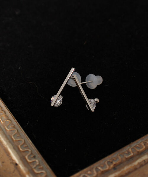 fredy emue（フレディエミュ）の「ジルコニアスティックピアス（ピアス（両耳用）・レディース・シルバー/ゴールド・FREE）」の3枚目の写真