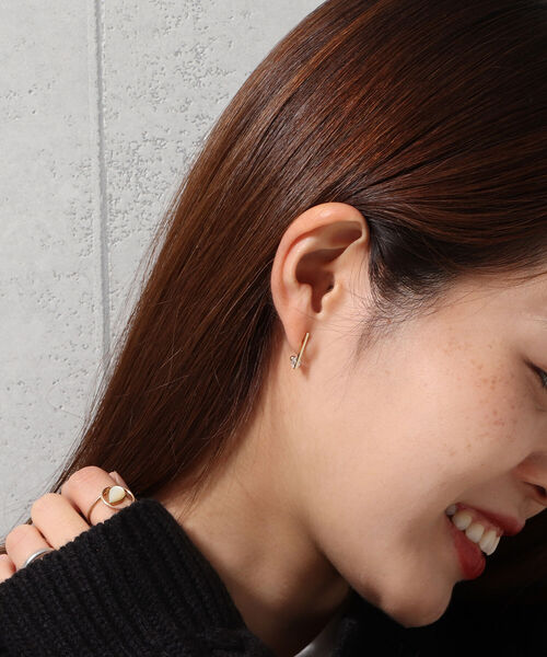 fredy emue（フレディエミュ）の「ジルコニアスティックピアス（ピアス（両耳用）・レディース・シルバー/ゴールド・FREE）」の4枚目の写真