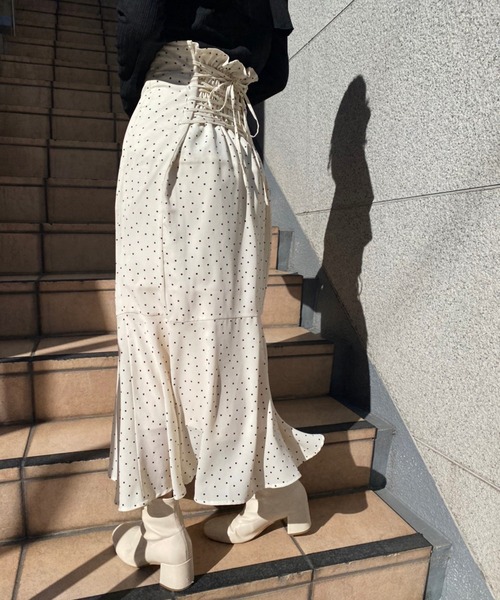 one after another NICE CLAUP（ワンアフターアナザーナイスクラップ）の「Sサイズあり　バックレースアップマーメイドスカート（スカート・レディース・ブラック/モカ/ライトベージュ/ドット/パープル系その他・SMALL/MEDIUM）」の5枚目の写真