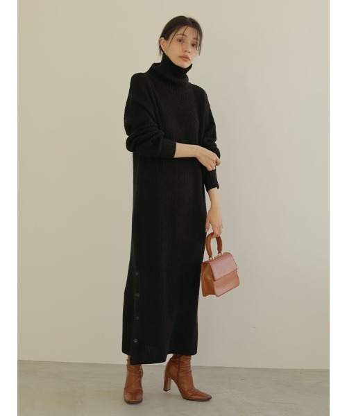 ACYM（アシーム）の「Turtle neck long knit ワンピース（ワンピース・レディース・ブラック/ベージュ・FREE）」の2枚目の写真
