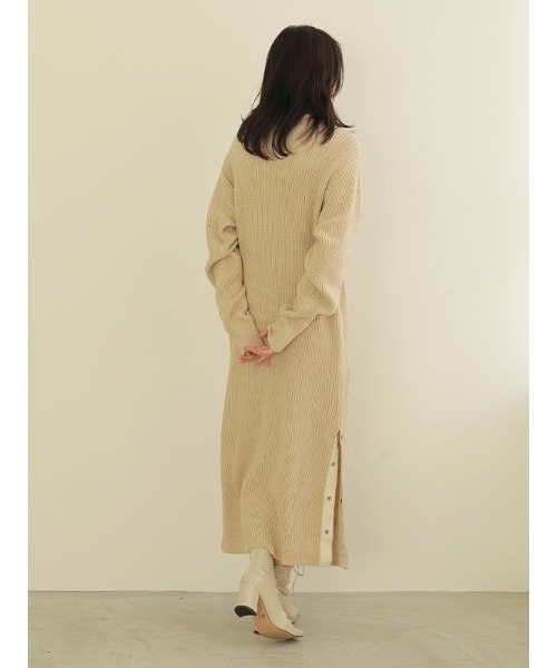 ACYM（アシーム）の「Turtle neck long knit ワンピース（ワンピース・レディース・ブラック/ベージュ・FREE）」の5枚目の写真