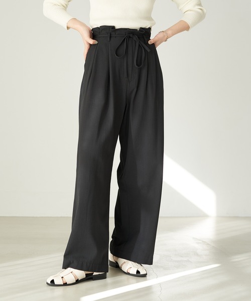 earth music&ecology（アースミュージックアンドエコロジー）の「ペーパーバックパンツ（ツイル）*（その他パンツ・レディース・ブラック/ライトグリーン/グレイッシュベージュ・FREE）」の2枚目の写真