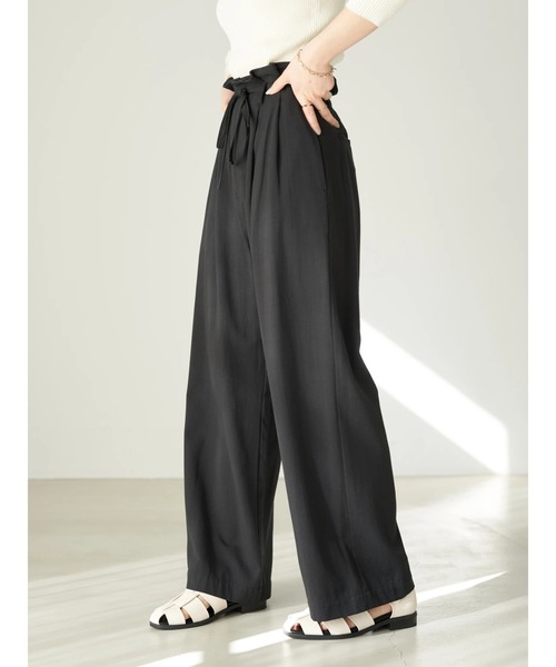 earth music&ecology（アースミュージックアンドエコロジー）の「ペーパーバックパンツ（ツイル）*（その他パンツ・レディース・ブラック/ライトグリーン/グレイッシュベージュ・FREE）」の5枚目の写真