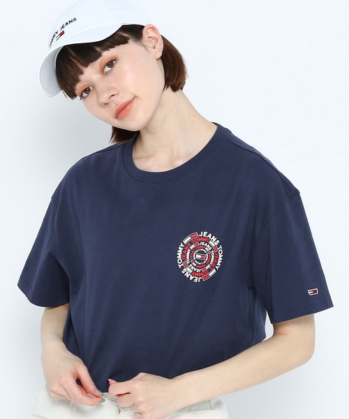 tommy jeans（トミー ジーンズ）の「サーキュラーロゴグラフィックTシャツ（Tシャツ/カットソー・メンズ・ホワイト/ネイビー・SMALL/MEDIUM/LARGE/X-LARGE）」の2枚目の写真