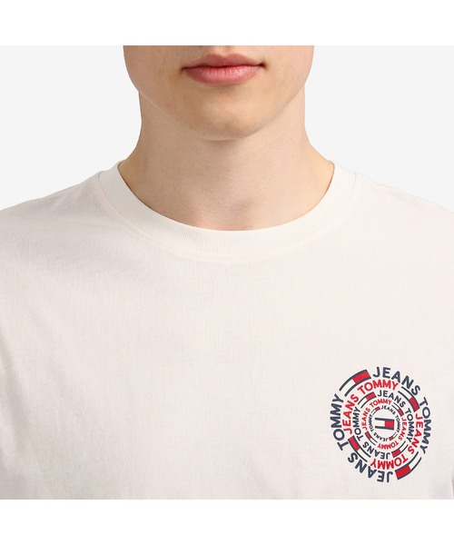 tommy jeans（トミー ジーンズ）の「サーキュラーロゴグラフィックTシャツ（Tシャツ/カットソー・メンズ・ホワイト/ネイビー・SMALL/MEDIUM/LARGE/X-LARGE）」の13枚目の写真