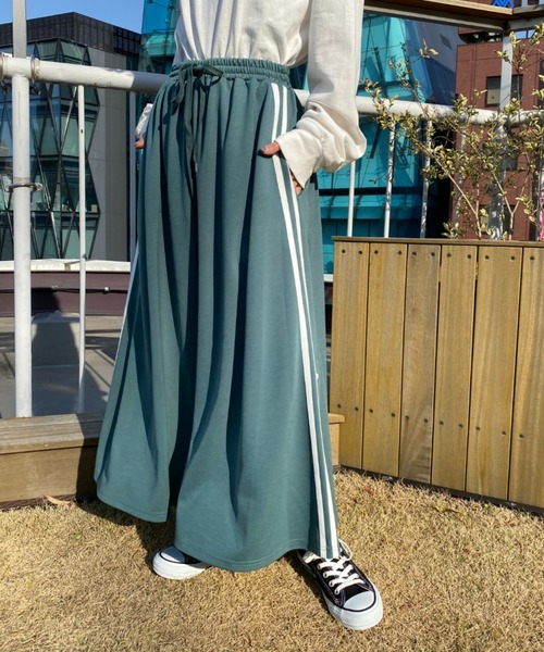 CIAOPANIC（チャオパニック）の「サイドラインスリットフレアスカ―ト（スカート・レディース・ブラック/カーキ/ブルー・SMALL/MEDIUM）」の2枚目の写真