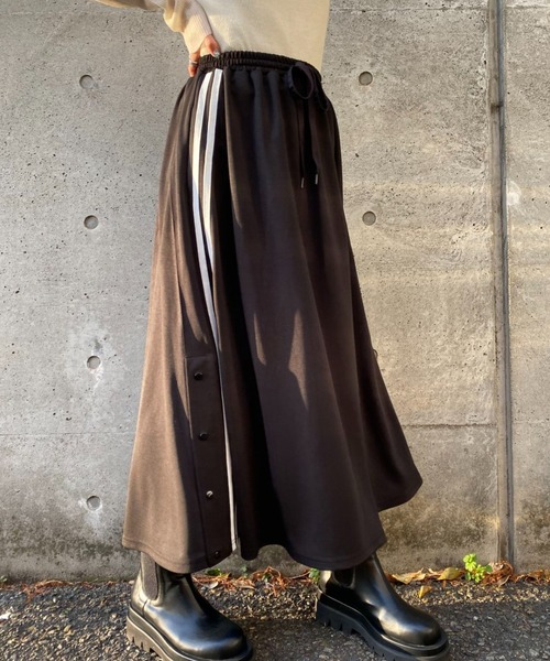 CIAOPANIC（チャオパニック）の「サイドラインスリットフレアスカ―ト（スカート・レディース・ブラック/カーキ/ブルー・SMALL/MEDIUM）」の4枚目の写真