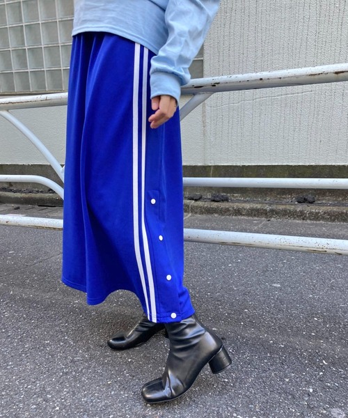 CIAOPANIC（チャオパニック）の「サイドラインスリットフレアスカ―ト（スカート・レディース・ブラック/カーキ/ブルー・SMALL/MEDIUM）」の21枚目の写真