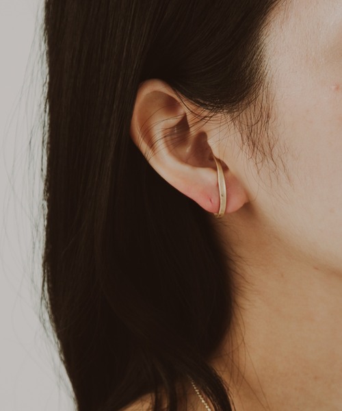 COLOR TOKYO ACCESSORIES（カラートウキョウアクセサリー）の「パールバックキャッチカーブピアス（ピアス（両耳用）・レディース・シルバー/ゴールド・FREE）」の3枚目の写真