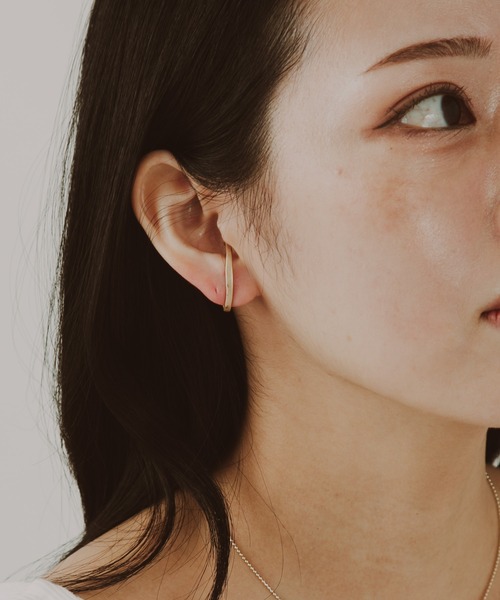 COLOR TOKYO ACCESSORIES（カラートウキョウアクセサリー）の「パールバックキャッチカーブピアス（ピアス（両耳用）・レディース・シルバー/ゴールド・FREE）」の4枚目の写真