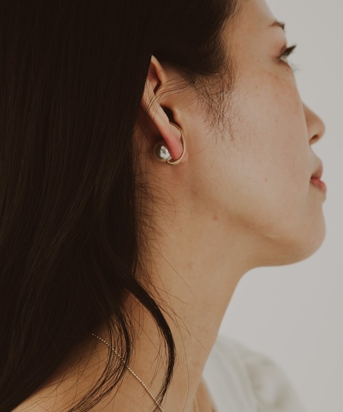 COLOR TOKYO ACCESSORIES（カラートウキョウアクセサリー）の「パールバックキャッチカーブピアス（ピアス（両耳用）・レディース・シルバー/ゴールド・FREE）」の6枚目の写真