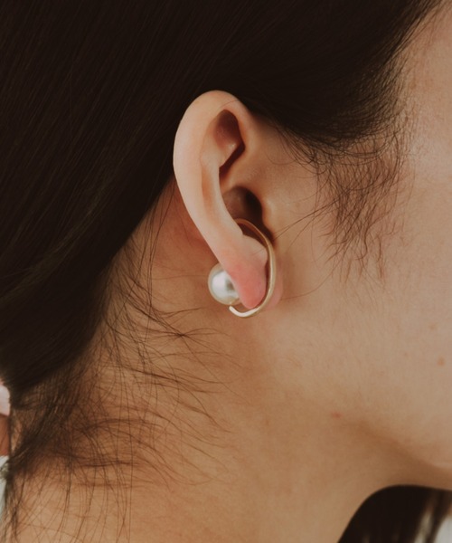 COLOR TOKYO ACCESSORIES（カラートウキョウアクセサリー）の「パールバックキャッチカーブピアス（ピアス（両耳用）・レディース・シルバー/ゴールド・FREE）」の8枚目の写真