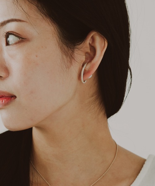 COLOR TOKYO ACCESSORIES（カラートウキョウアクセサリー）の「パールバックキャッチカーブピアス（ピアス（両耳用）・レディース・シルバー/ゴールド・FREE）」の10枚目の写真