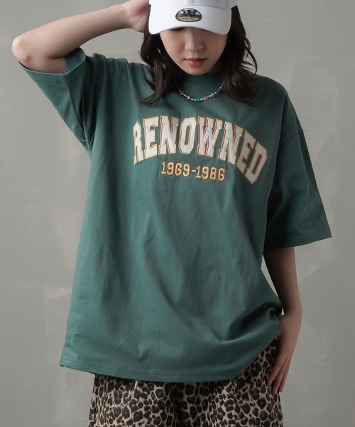 SPINNS（スピンズ）の「【ゆったりシルエット】RENOWNEDロゴ ビッグシルエットTシャツ（Tシャツ/カットソー・レディース・ブラック/ダークグリーン/ネイビー/オフホワイト/マスタード/レンガ・ONESIZE）」の3枚目の写真