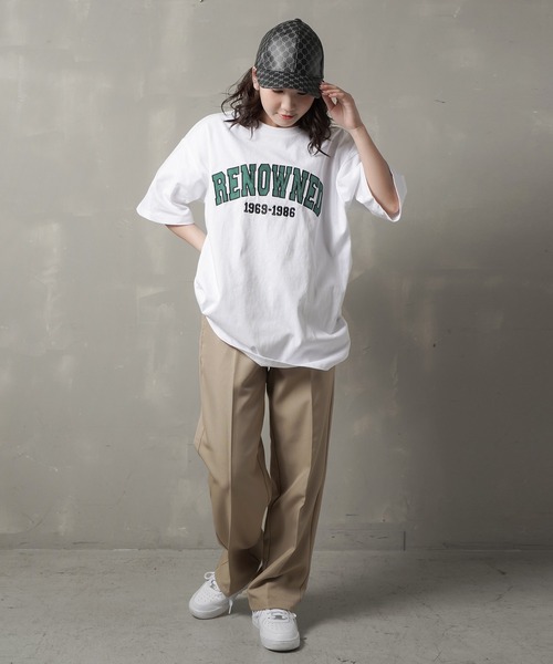 SPINNS（スピンズ）の「【ゆったりシルエット】RENOWNEDロゴ ビッグシルエットTシャツ（Tシャツ/カットソー・レディース・ブラック/ダークグリーン/ネイビー/オフホワイト/マスタード/レンガ・ONESIZE）」の8枚目の写真