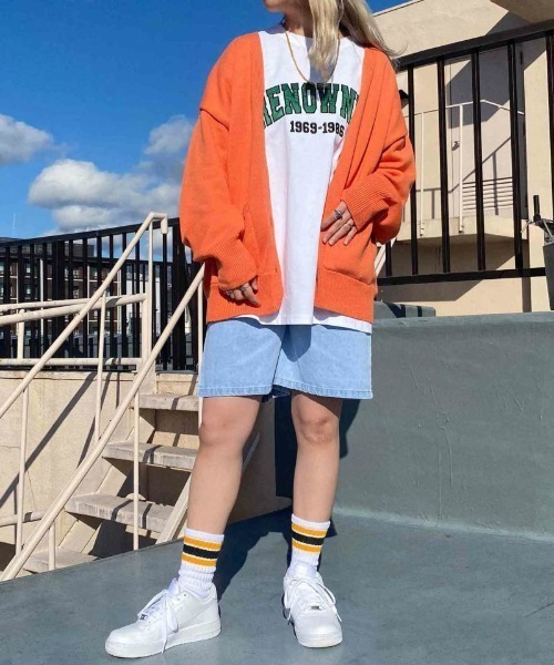 SPINNS（スピンズ）の「【ゆったりシルエット】RENOWNEDロゴ ビッグシルエットTシャツ（Tシャツ/カットソー・レディース・ブラック/ダークグリーン/ネイビー/オフホワイト/マスタード/レンガ・ONESIZE）」の11枚目の写真