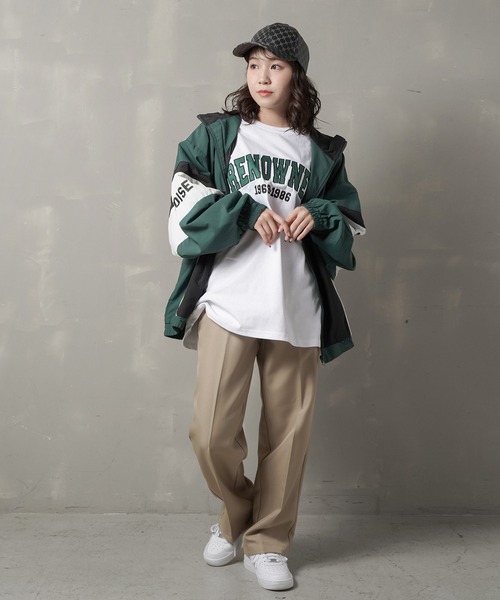 SPINNS（スピンズ）の「【ゆったりシルエット】RENOWNEDロゴ ビッグシルエットTシャツ（Tシャツ/カットソー・レディース・ブラック/ダークグリーン/ネイビー/オフホワイト/マスタード/レンガ・ONESIZE）」の10枚目の写真