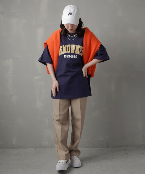 SPINNS（スピンズ）の「【ゆったりシルエット】RENOWNEDロゴ ビッグシルエットTシャツ（Tシャツ/カットソー・レディース・ブラック/ダークグリーン/ネイビー/オフホワイト/マスタード/レンガ・ONESIZE）」の22枚目の写真