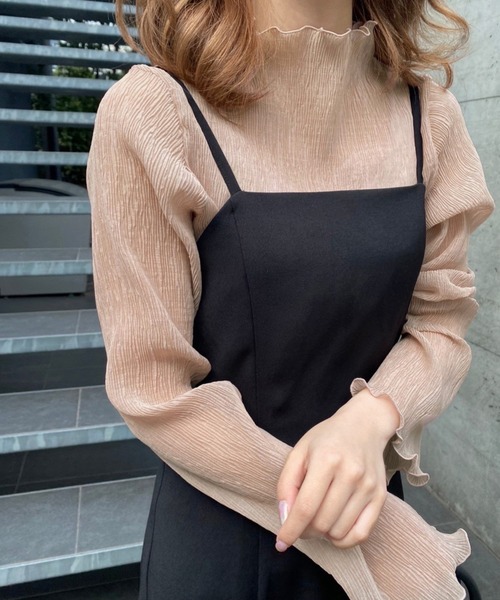 one after another NICE CLAUP(ワンアフターアナザーナイスクラップ)の「ベルスリーブプリーツトップス(Tシャツ/カットソー・レディース・ブラック/ベージュ/アイボリー・FREE)」の2枚目の写真