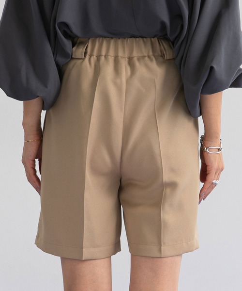 bohmal（ボマール）の「タックセンタープレスショートパンツ（その他パンツ・レディース・ベージュ/ブラック・MEDIUM）」の22枚目の写真