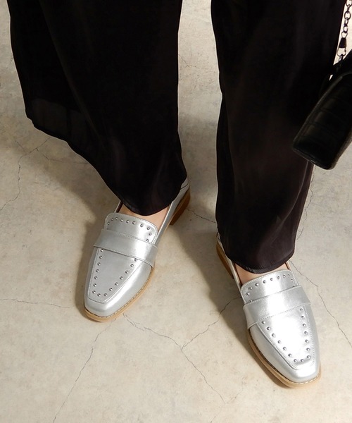 minia(ミニア)の「スタッズローファー/かかとが踏めるバブーシュ ◇(ローファー・レディース・ブラック/ベージュ/シルバー・LL/S/M/L)」の3枚目の写真