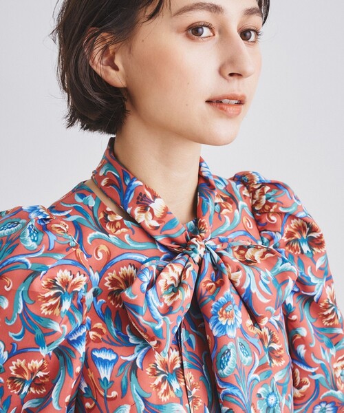 GRACE CONTINENTAL(グレースコンチネンタル)の「オーナメントプリントワンピース(ワンピース・レディース・ネイビー・38/36)」の5枚目の写真