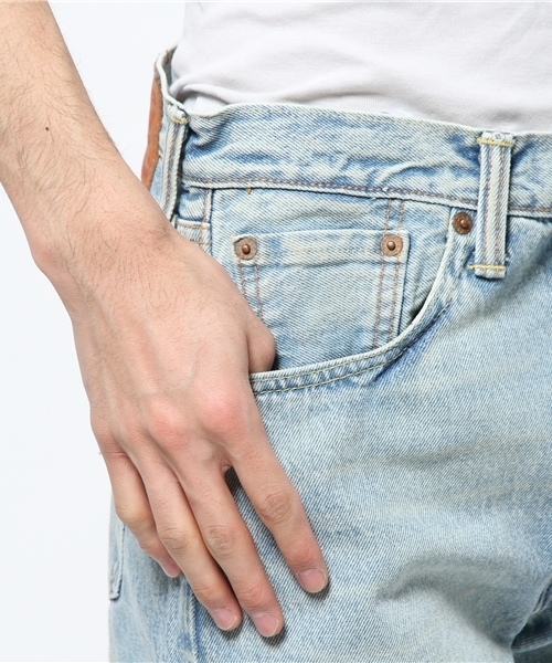 Levi's(リーバイス)の「501(R) CT カスタムテーパードジーンズ ライトインディゴブルー CONE MILLS/12.5oz(デニムパンツ・メンズ・ライトインディゴブルー・34inch/32inch/33inch/28inch/30inch/31inch/29inch)」の12枚目の写真