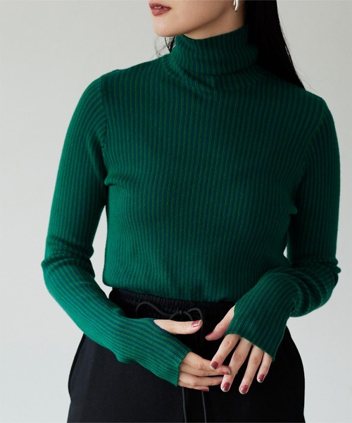 miette（ミエット）の「バイカラーストライプタートルネックニット