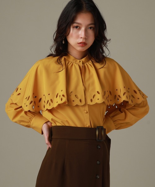 Cheek(チーク)の「オリジナル刺繍ケープブラウス(シャツ/ブラウス・レディース・カーキ/イエロー/アイボリー・MEDIUM)」の3枚目の写真