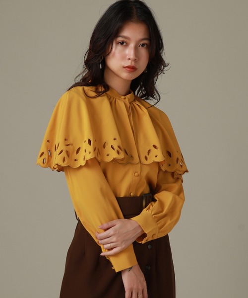 Cheek(チーク)の「オリジナル刺繍ケープブラウス(シャツ/ブラウス・レディース・カーキ/イエロー/アイボリー・MEDIUM)」の13枚目の写真