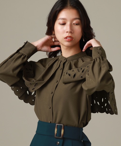 Cheek(チーク)の「オリジナル刺繍ケープブラウス(シャツ/ブラウス・レディース・カーキ/イエロー/アイボリー・MEDIUM)」の4枚目の写真