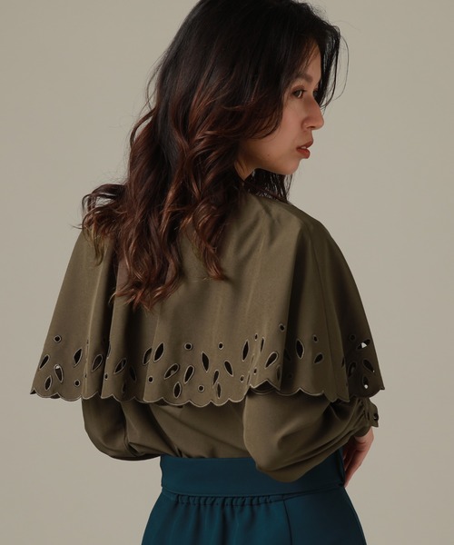 Cheek(チーク)の「オリジナル刺繍ケープブラウス(シャツ/ブラウス・レディース・カーキ/イエロー/アイボリー・MEDIUM)」の5枚目の写真