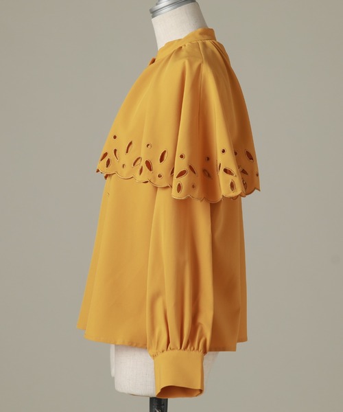 Cheek(チーク)の「オリジナル刺繍ケープブラウス(シャツ/ブラウス・レディース・カーキ/イエロー/アイボリー・MEDIUM)」の7枚目の写真
